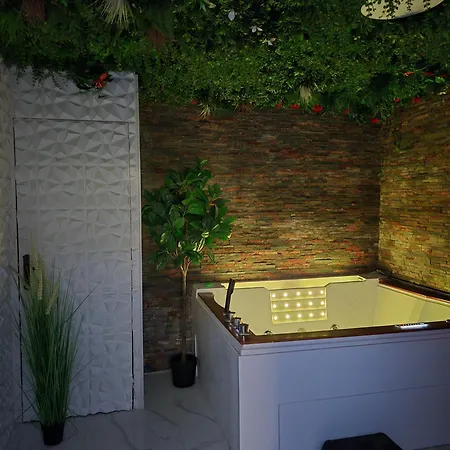 Spa&sauna Prive Proche De La Cite Medievale Apartamento